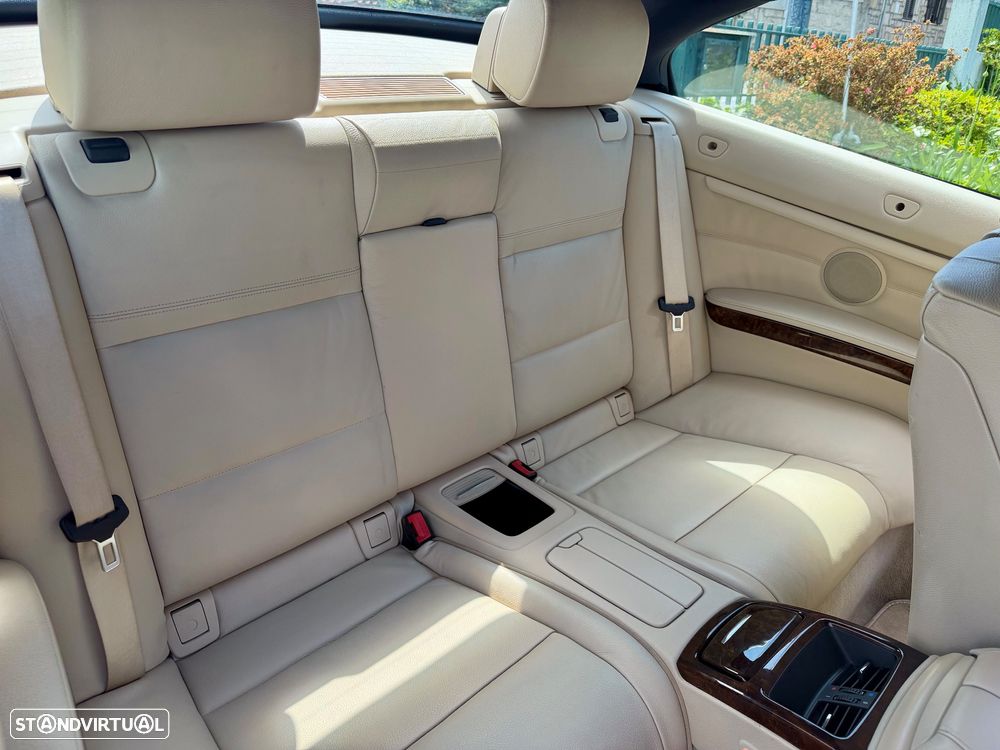 BMW 320 i Cabrio - 14