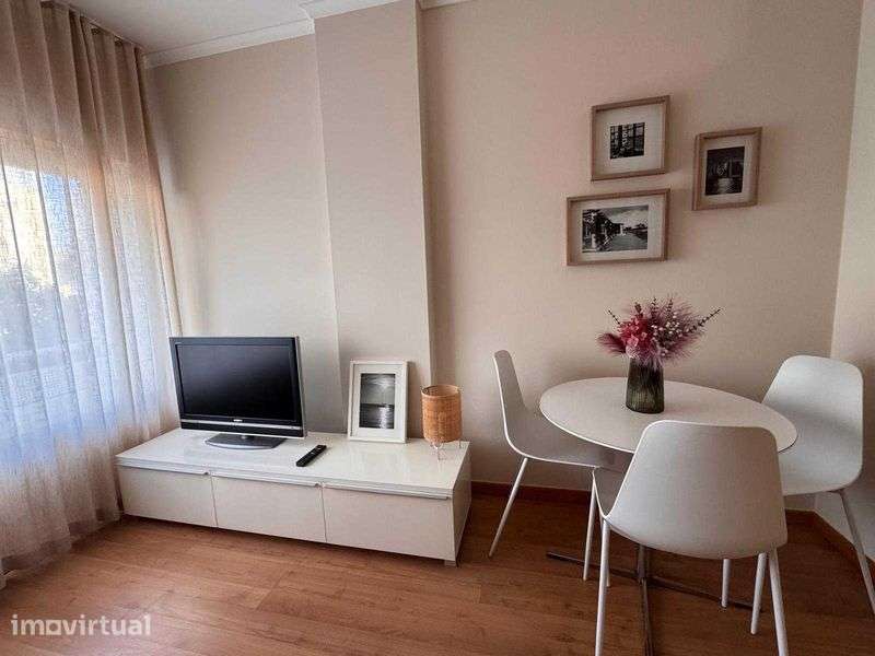 Apartamento T0 em Telheiras (renovado e mobilado) - Grande imagem: 2/11