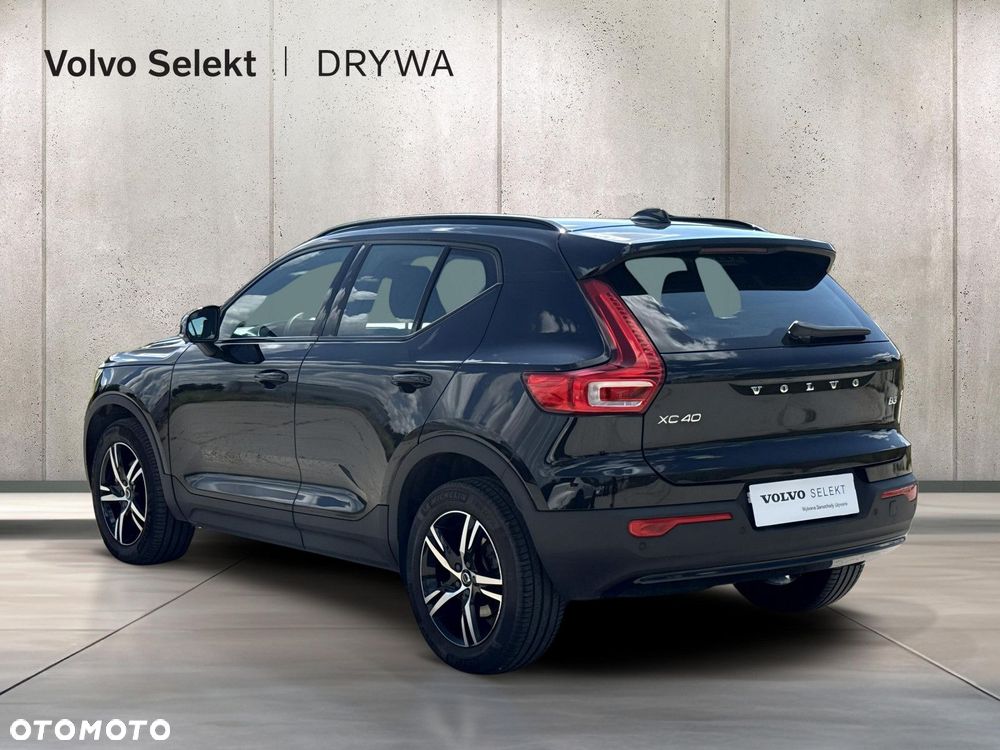 Volvo XC 40 B3 Plus Dark - 4