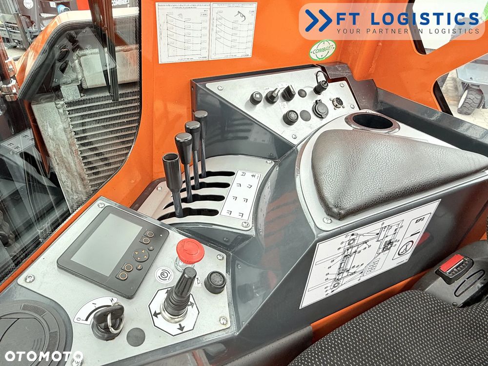 Combilift WÓZEK CZTEROKIERUNKOWY - WIELOKIERUNKOWY | COMBILIFT C4000 | DIESEL | TRIPLEX 6800MM | POZYCJONER WIDEŁ | OGRZEWANIE + KLIMATYZACJA | STAN IDEALNY | Szeroka oferta wózków czterokierunkowych i bocznych, dopasowanych do różnorodnych potrzeb i zastosowań - 16