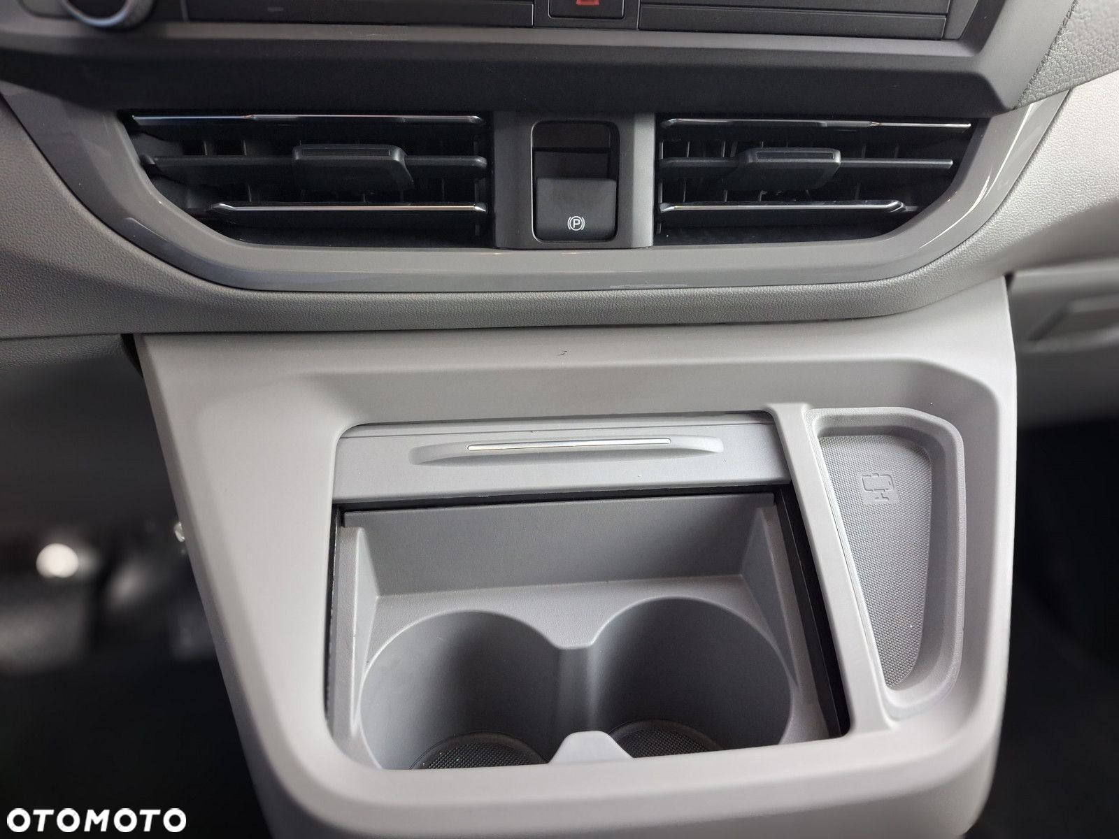 Volkswagen Caravelle - 19