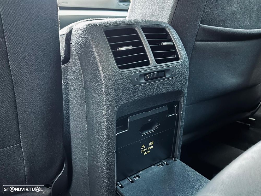 VW Jetta 2.0 TDI Highline - 33