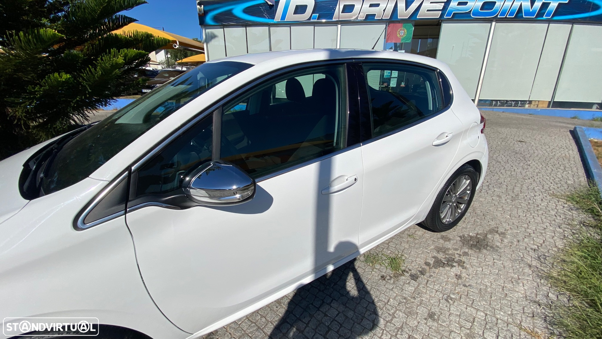 Peugeot 208 1.2 PureTech Allure - 17