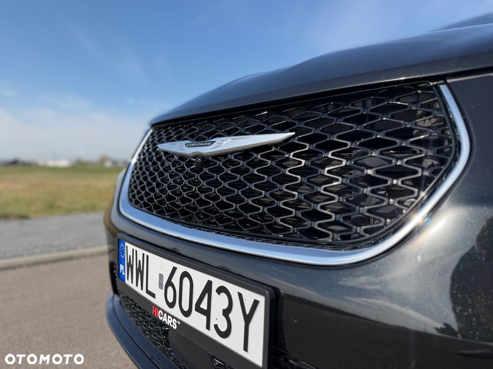 Chrysler Pacifica - 11