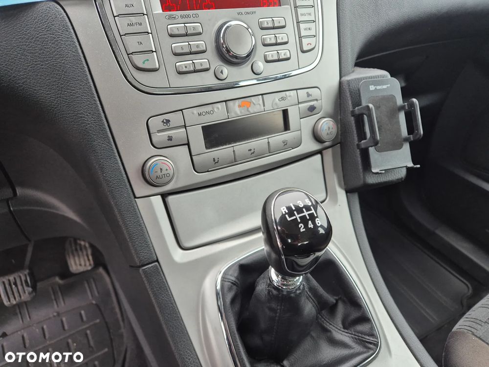 Ford Galaxy 2.0 TDCi Ghia - 16