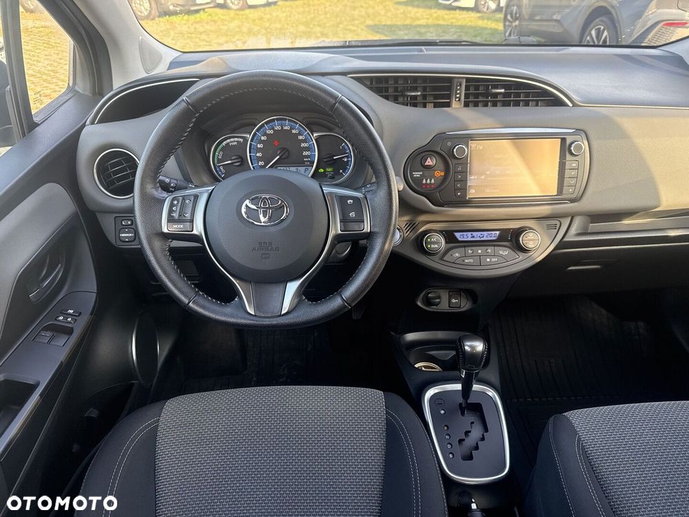 Toyota Yaris Hybrid 100 Premium - 17