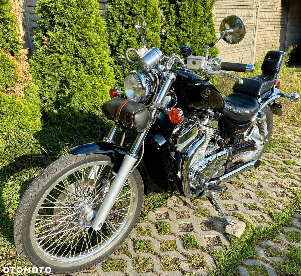 Suzuki Intruder - 3