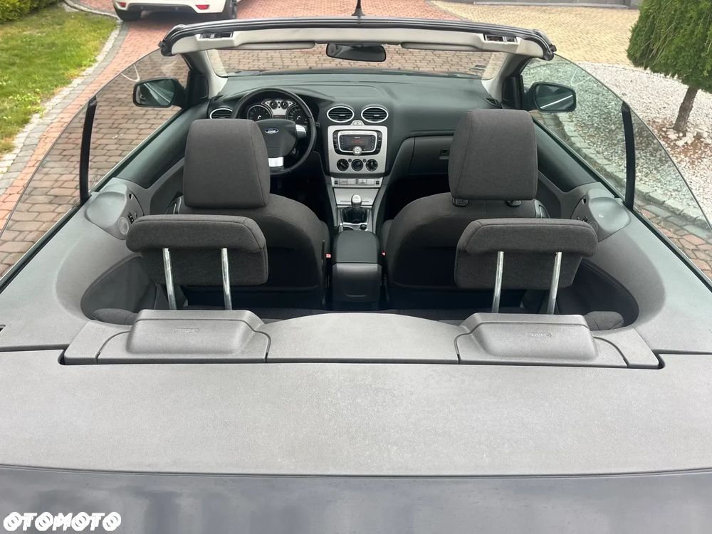 Ford Focus Coupe-Cabriolet 2.0 16V Black Magic - 12