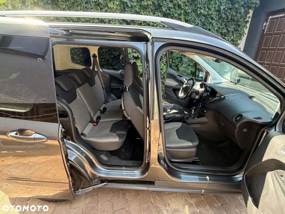Ford Tourneo Courier 1.0 EcoBoost Titanium - 24