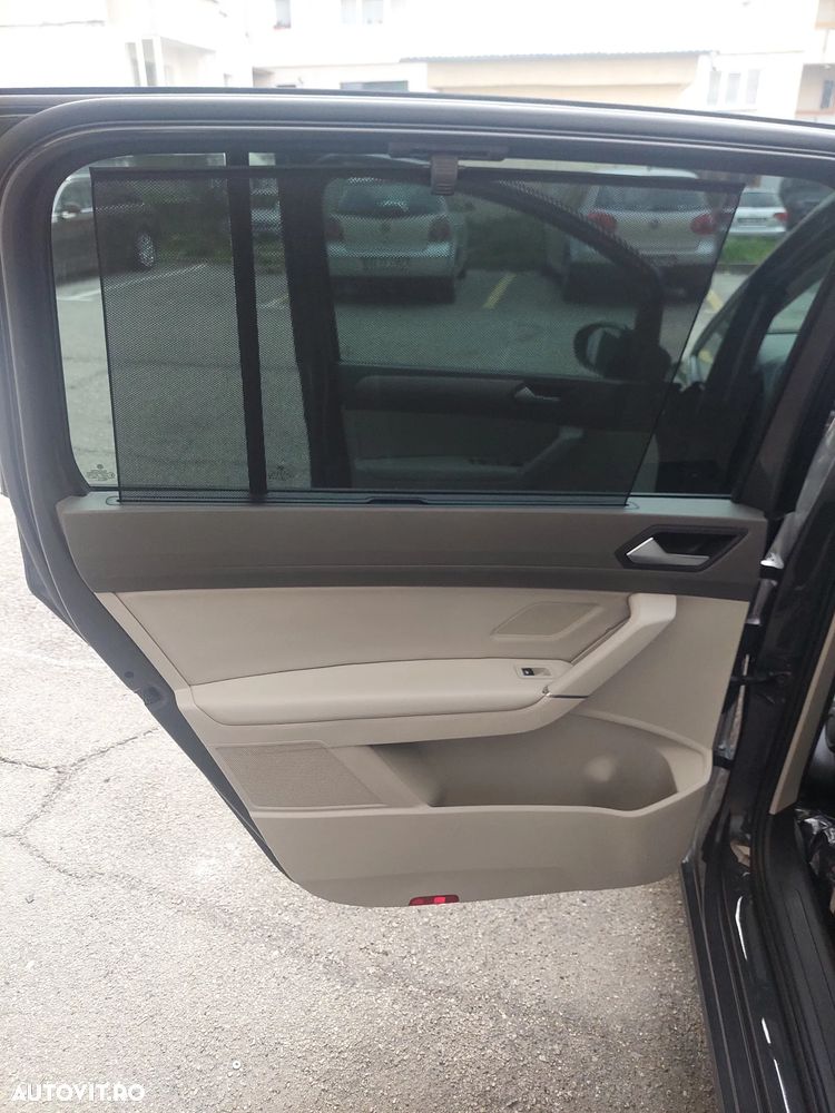 Volkswagen Touran - 28