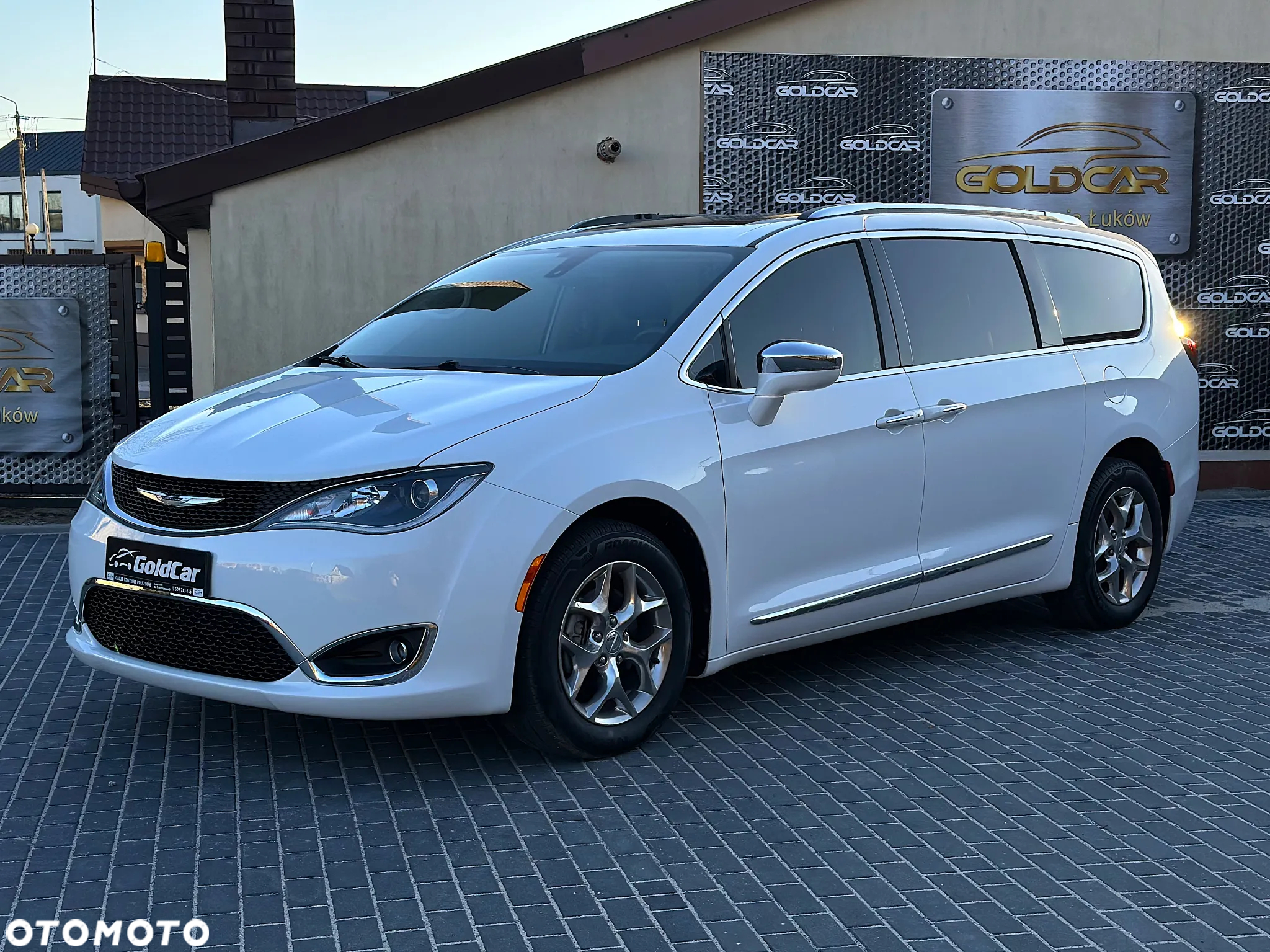 Chrysler Pacifica - 3
