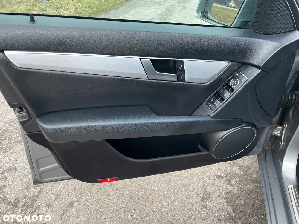 Mercedes-Benz Klasa C 180 BlueEFFICIENCY 7G-TRONIC Avantgarde - 15