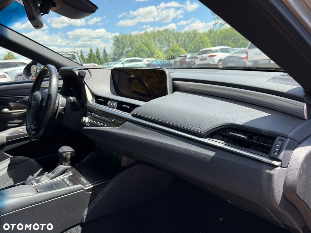 Lexus ES 300h F Sport - 14