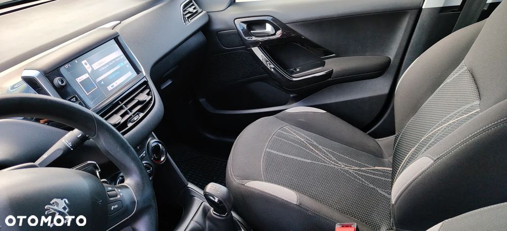 Peugeot 208 - 17