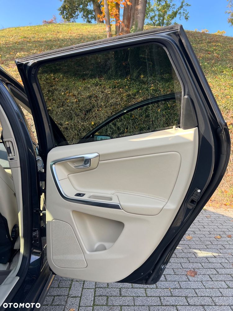 Volvo XC 60 D4 AWD Summum - 25