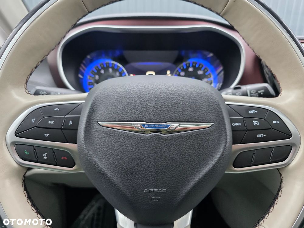Chrysler Pacifica - 21