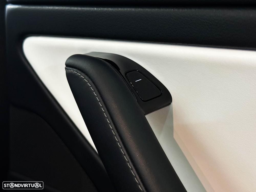 Tesla Model 3 Performance Dual Motor AWD - 27