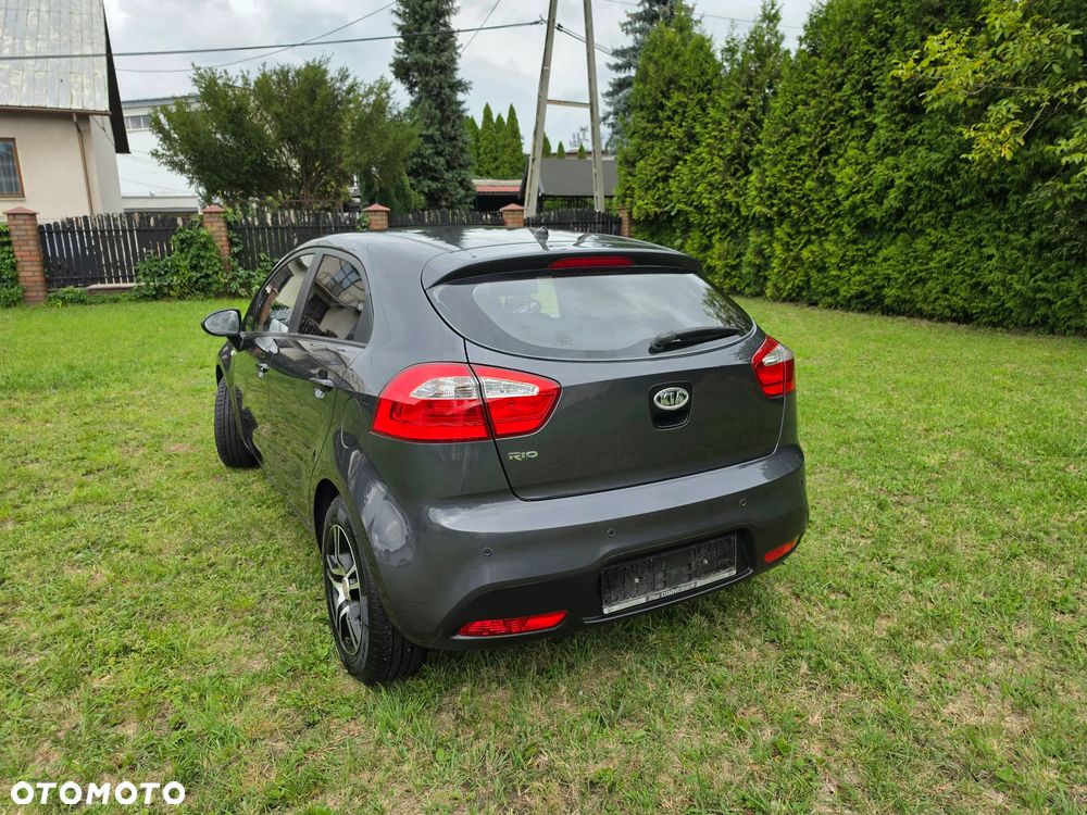 Kia Rio 1.2 Fifa World Cup Edition - 17