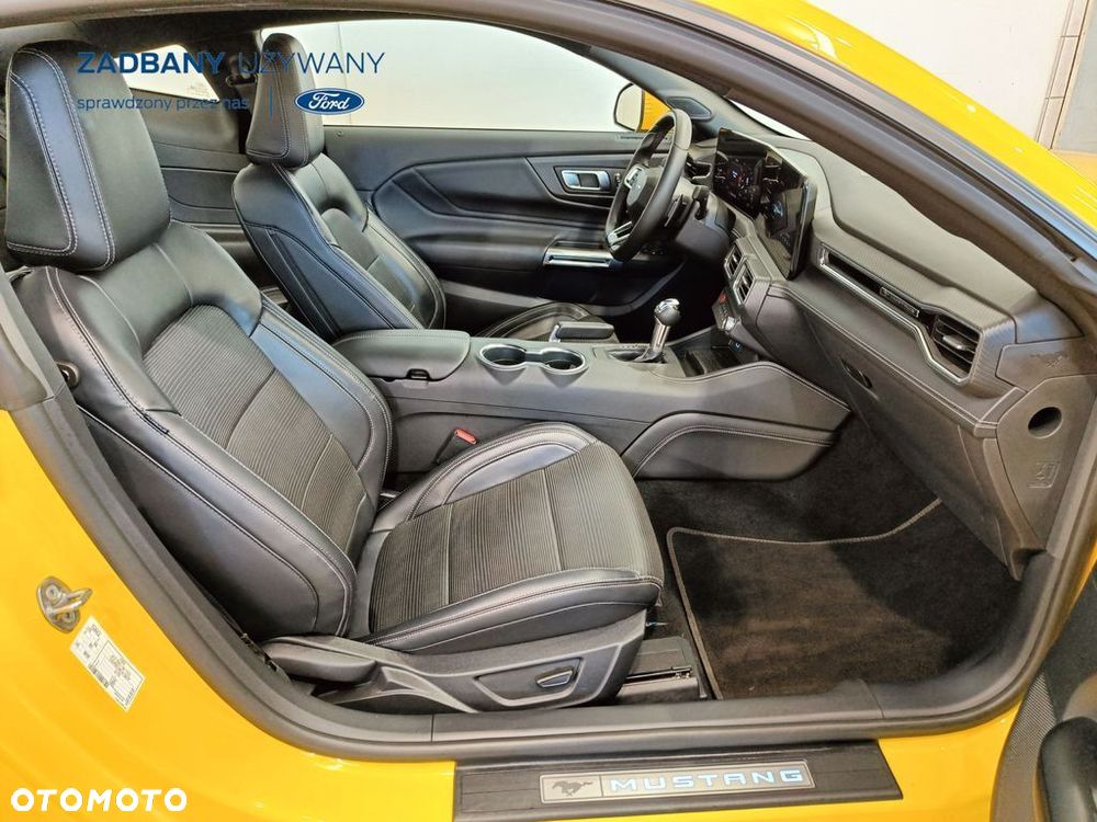 Ford Mustang Fastback 24 - 12