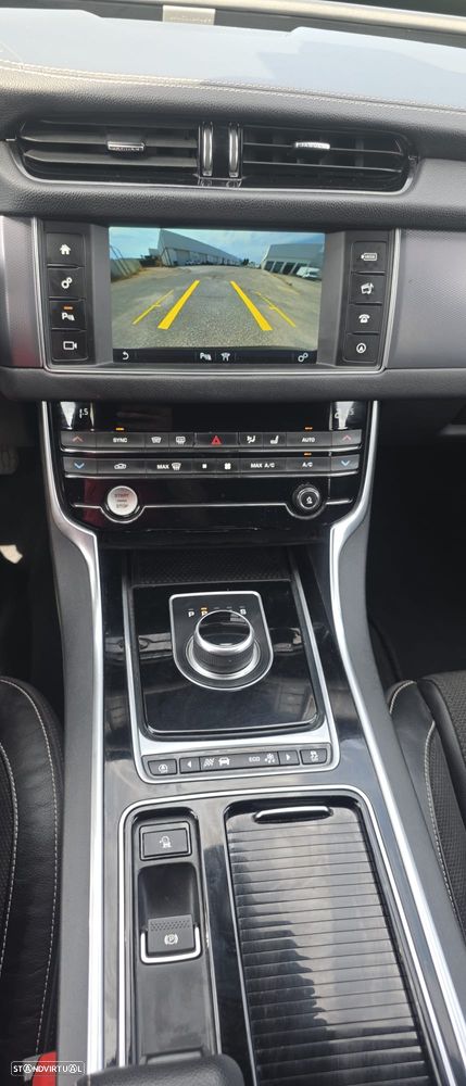 Jaguar XF Sportbrake 20d AWD Aut. R-Sport - 13