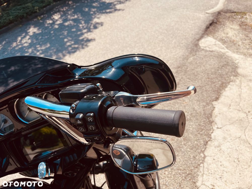 Harley-Davidson Touring Street Glide - 21