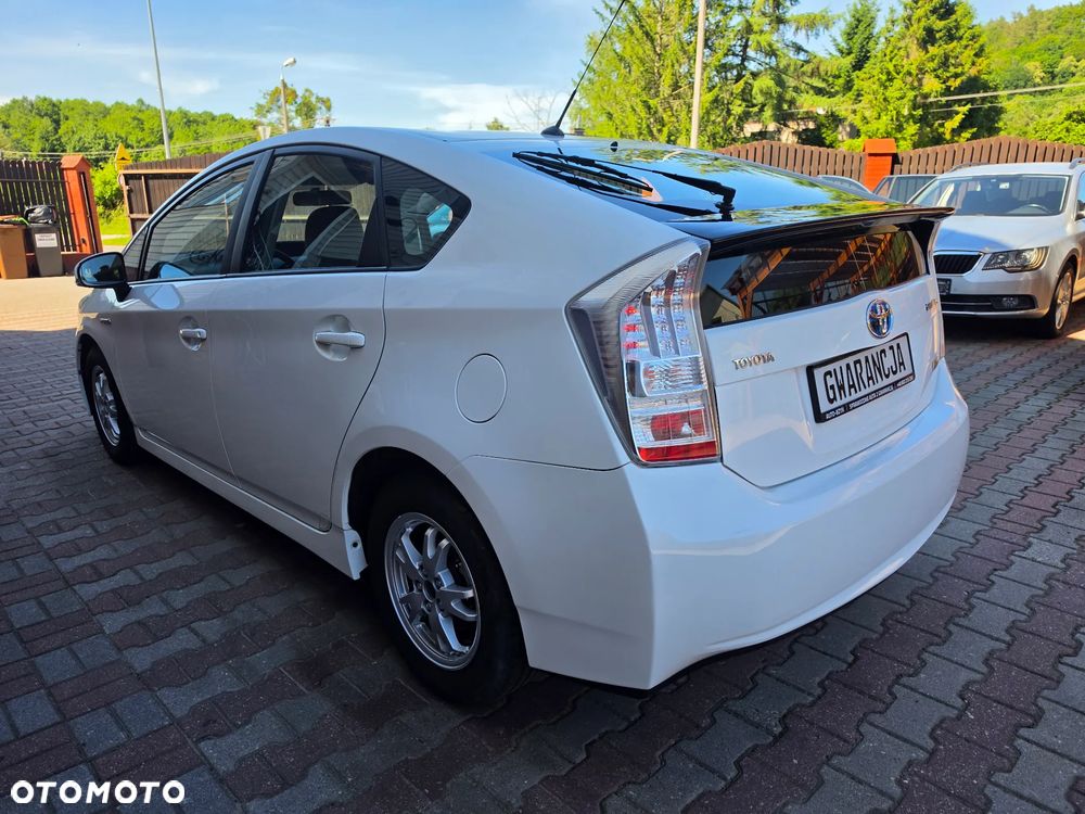 Toyota Prius (Hybrid) - 7