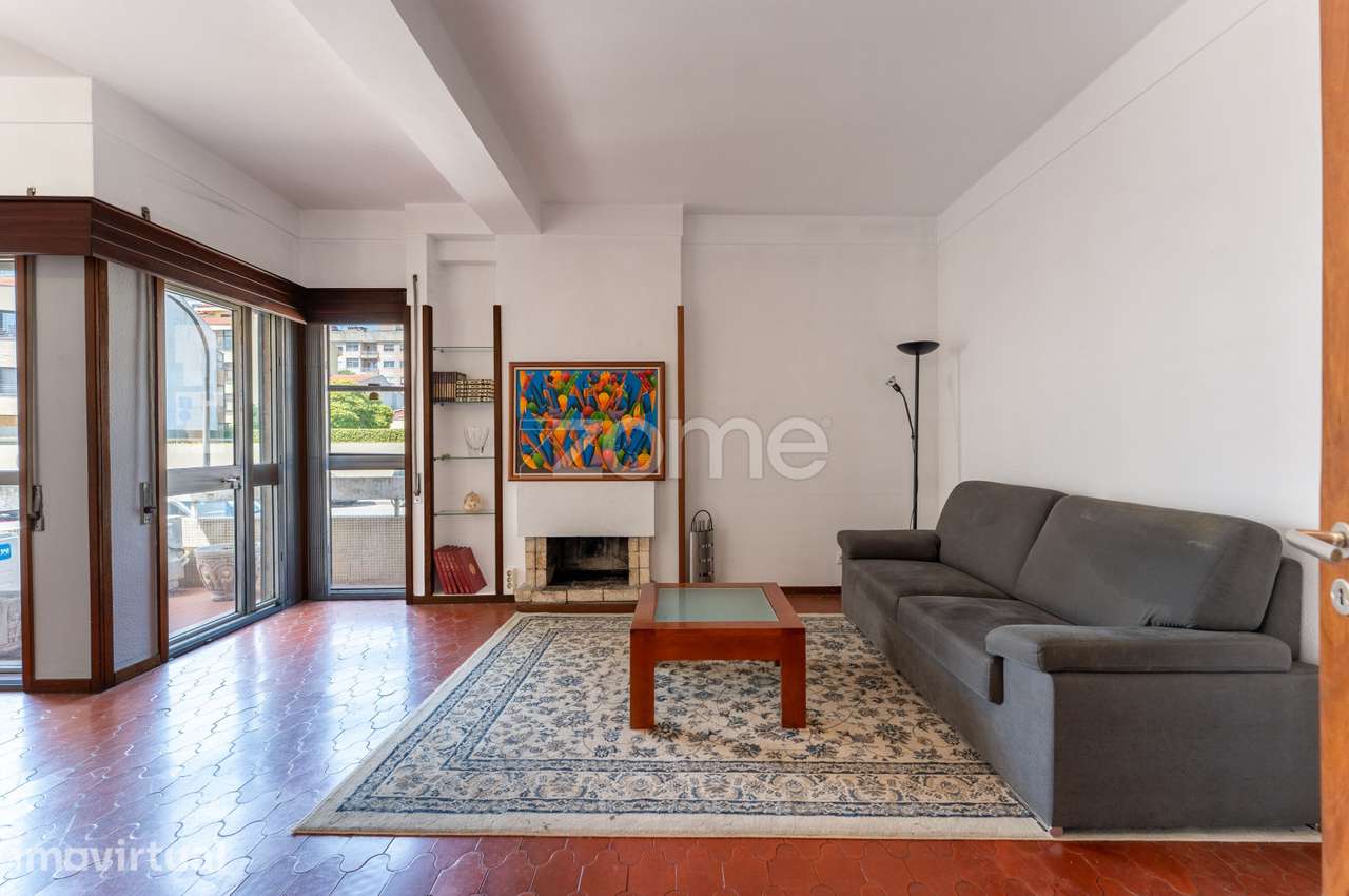 Apartamento T4 com varanda e garagem fechada, nas Antas. - Grande imagem: 3/55