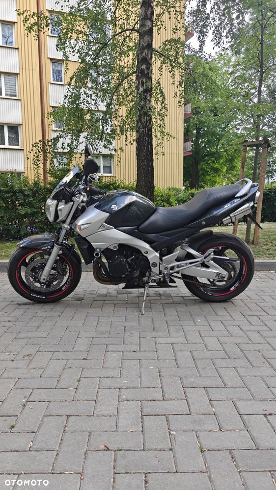 Suzuki GSR - 2