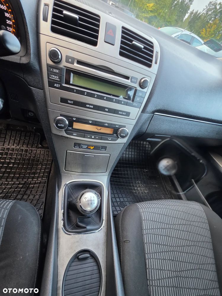 Toyota Avensis - 11