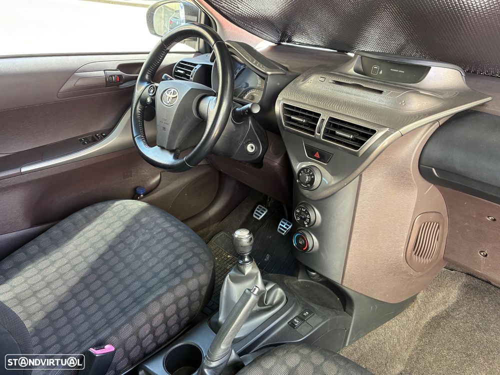 Toyota iQ 1.0 + - 8