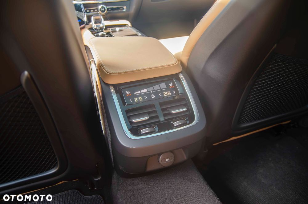 Volvo V90 Cross Country - 29