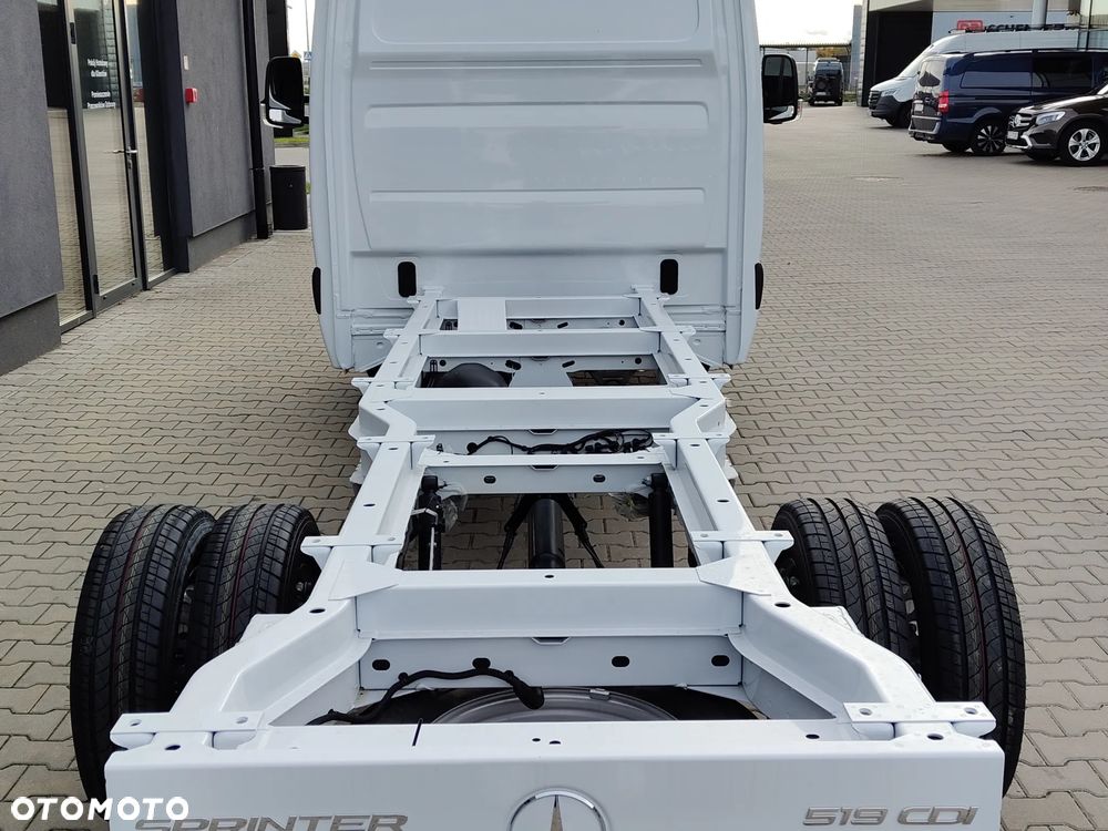 Mercedes-Benz Sprinter - 5