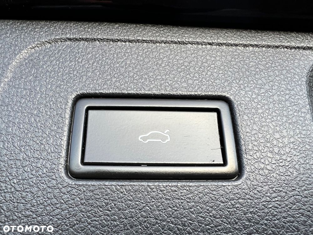 Volkswagen Passat Variant 2.0 TDI SCR DSG Highline - 38