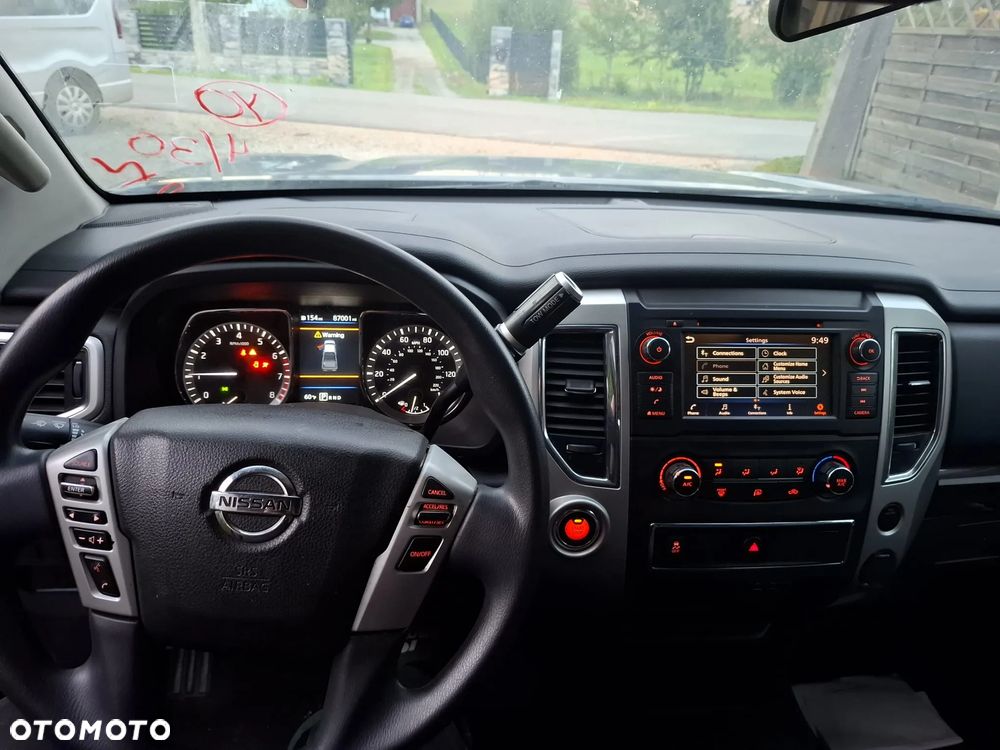 Nissan Titan 5.6 V8 SE Crew Cab - 9