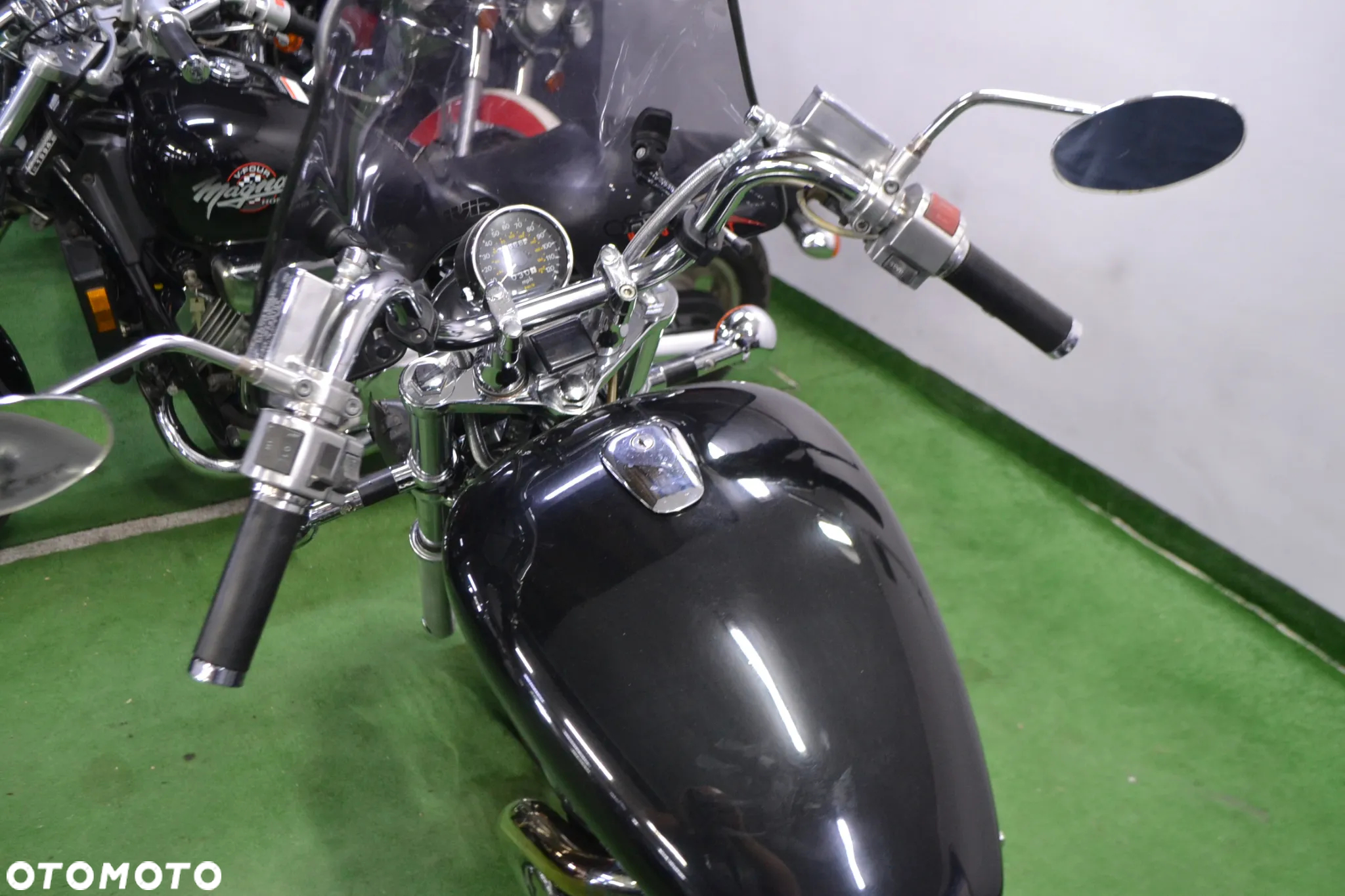 Suzuki Intruder - 14