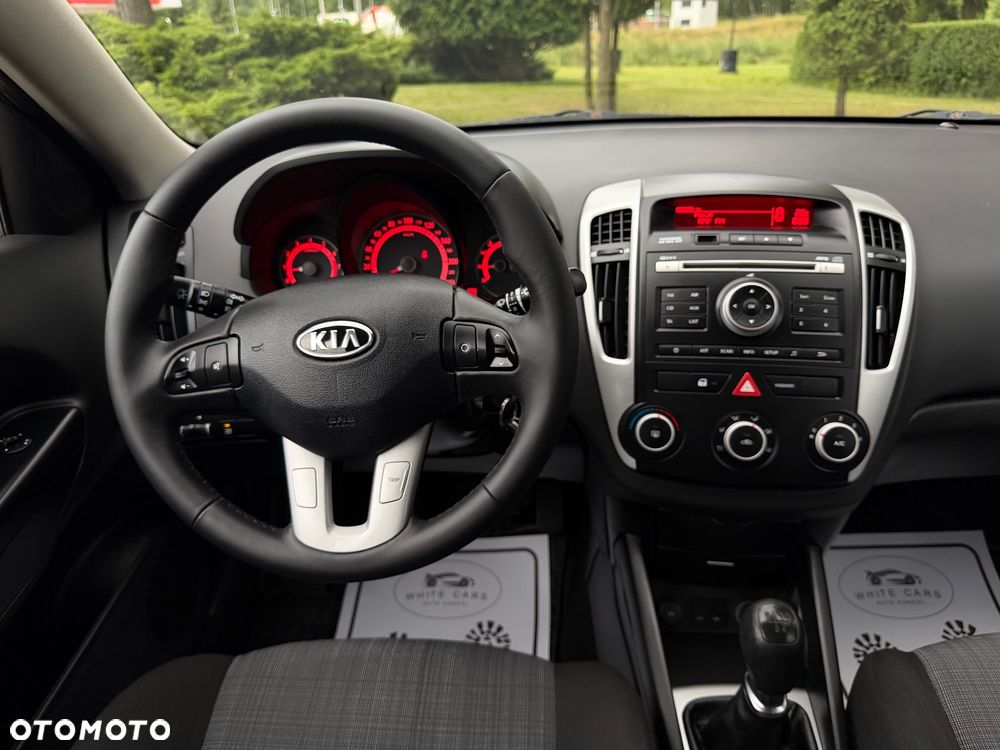 Kia Ceed 1.4 CVVT Dream-Team Edition - 31