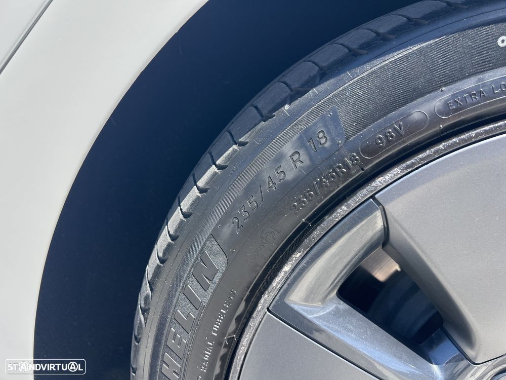 Tesla Model 3 Long Range AWD Dual Motor - 40