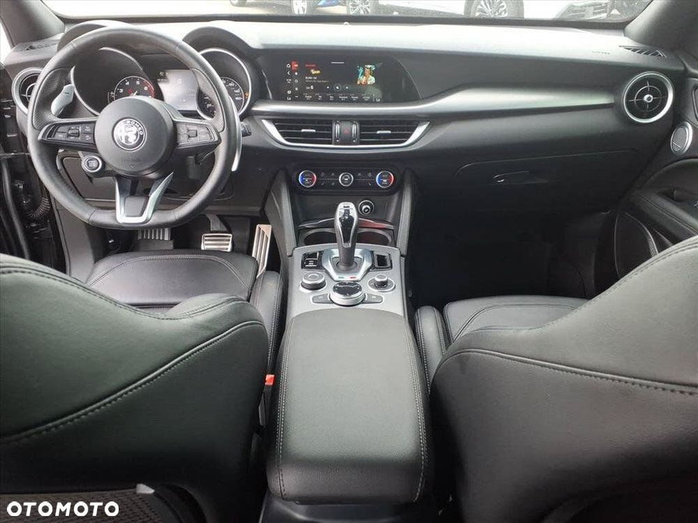 Alfa Romeo Stelvio - 13