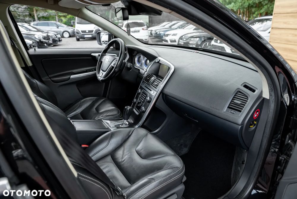 Volvo XC 60 D5 AWD RDesign - 25