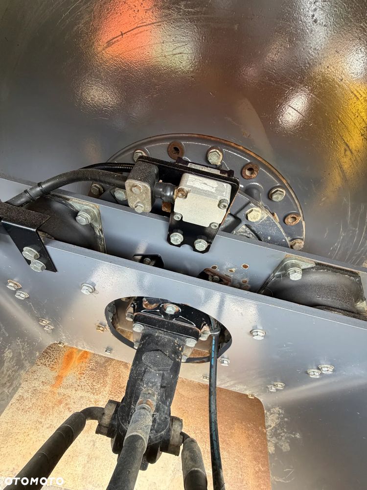 Atlas Copco DYNAPAC CA3500D Walec Drogowy Terenowy Guma-Stal. 12 ton. Import Norwegia 2015rok. Maszyna w pięknym stanie! Wentylacja Klima. Serwisy w Dekra AKTUALNE. Zero zniszczeń IGŁA Po serwisach eksploatacyjnych w Norwegii. Walec z Upadłości od pierwszego właściciela. Posiada system przeciwpożarowy! Obrotowy fotel wraz ze sterowaniem. Gniazdo 230volt. Dokumenty Dekra! Silnik Cummins 140Km. Nagłośnienie radio na pilot! Usb. Zero luzów i wycieków! - 39
