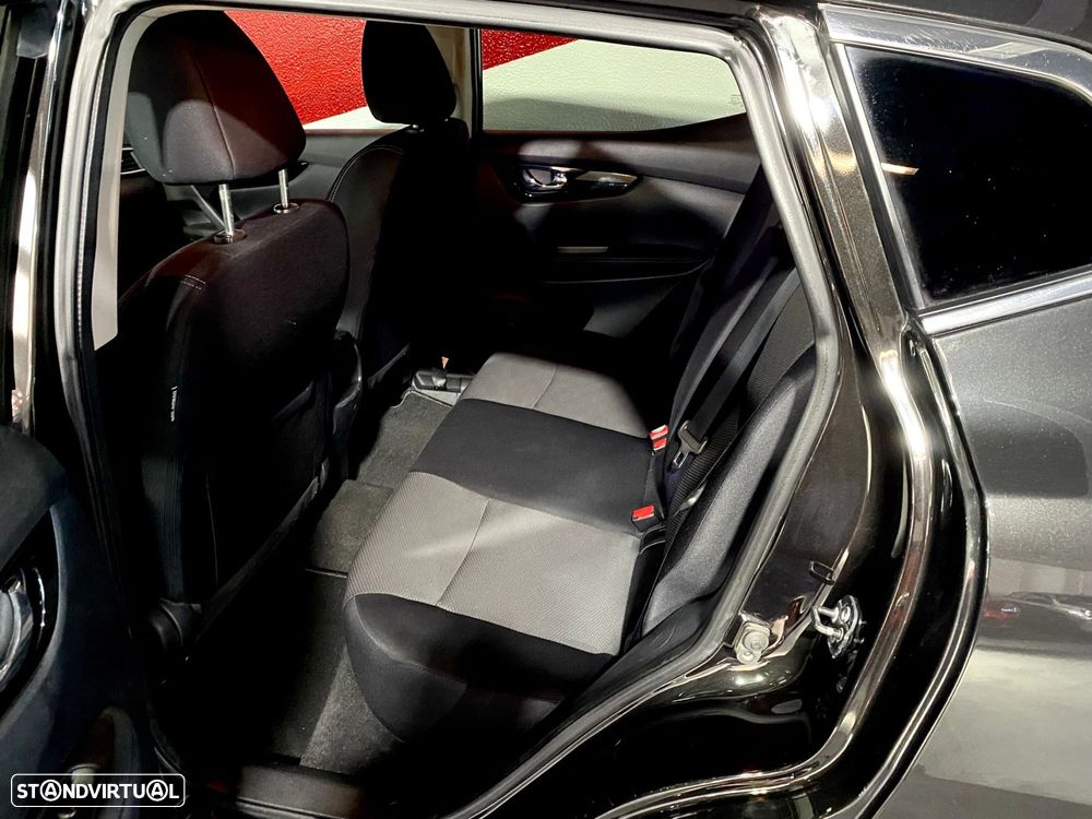 Nissan Qashqai 1.5 dCi Tekna Premium S Alcantara - 27