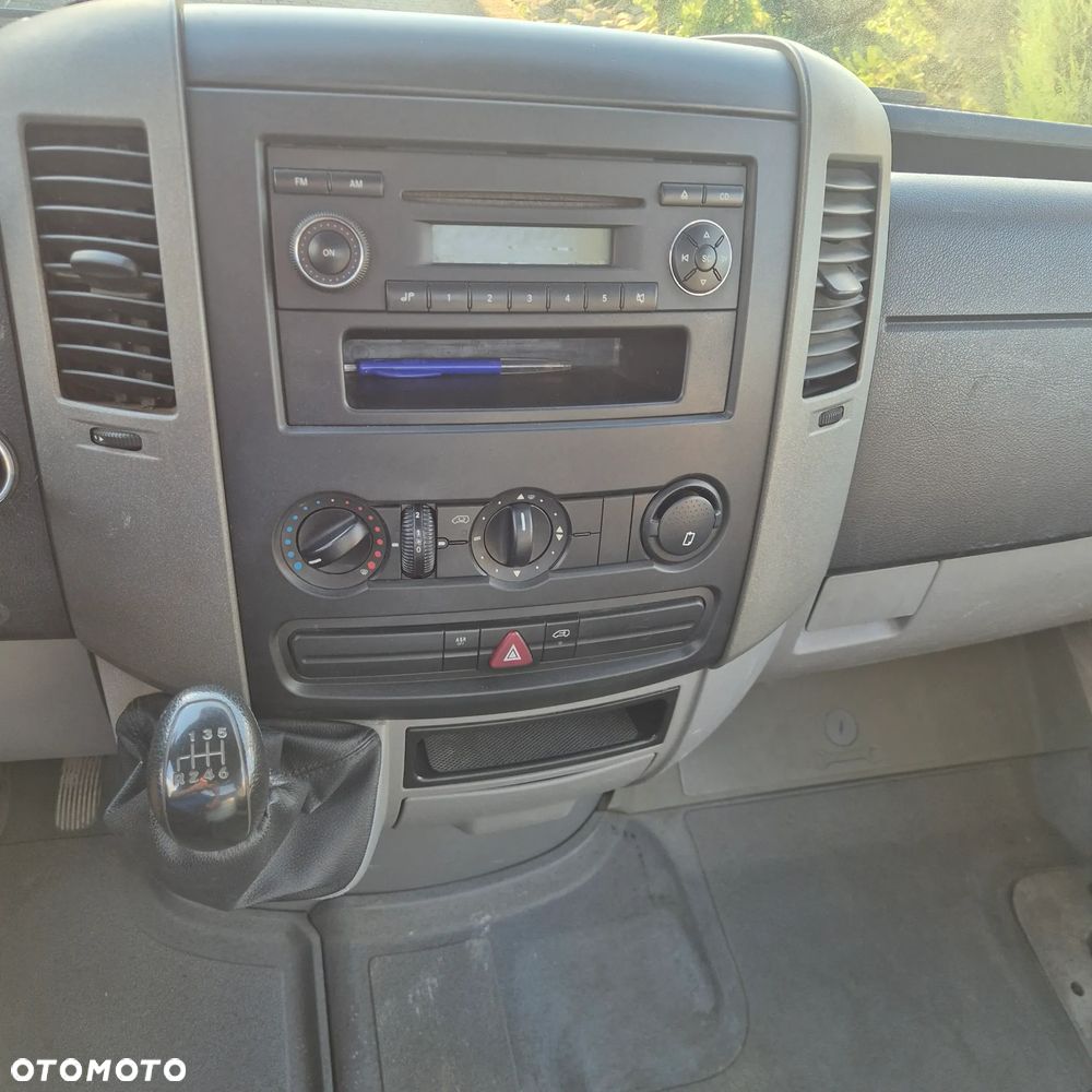 Mercedes-Benz Sprinter - 16