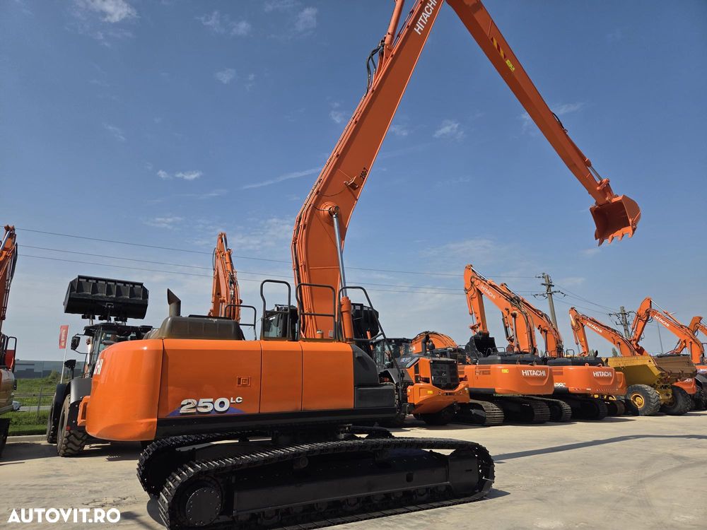 Hitachi SET BRATE LUNGI NOI 18m, cupa 0,9mc, 2019, 6.017h, gresare automata, latime 3,19m, 3 pompe hidr Hitachi, camera spate, camera laterala, consum mediu 13l/h, motor Isuzu 190CP, JAPONIA, doar 377h deplasare lant 80% ok, leasing 3 ani-PROMOTIE 131.900Eur - 4