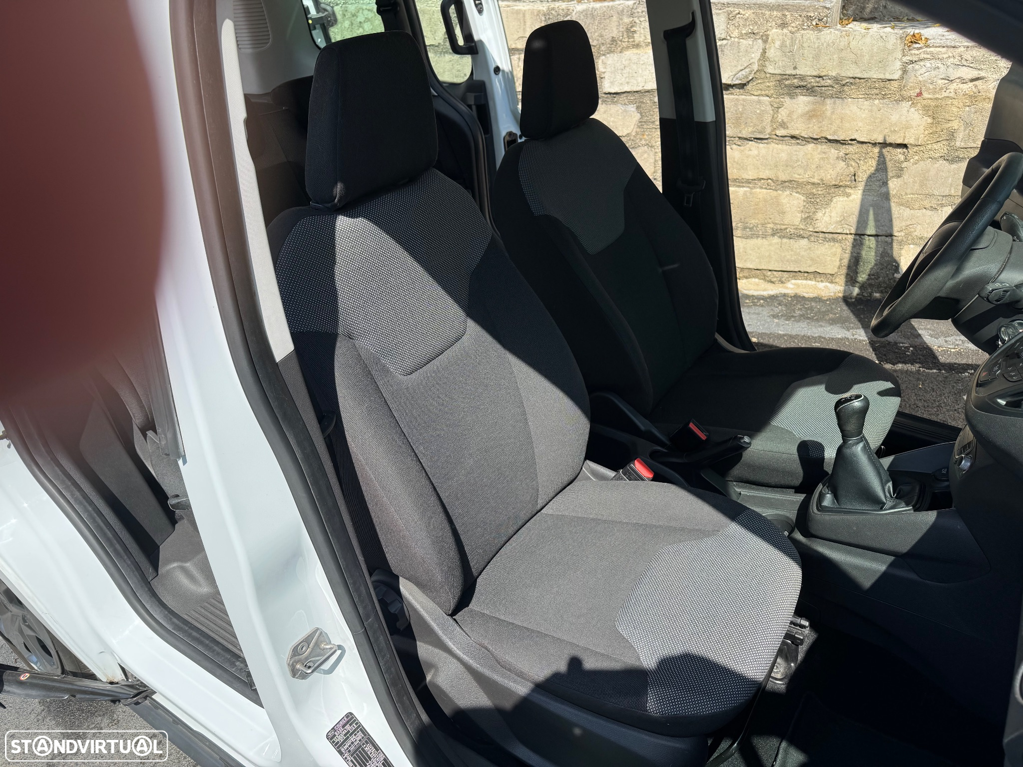 Ford Tourneo Courier 1.5 TDCi Ambiente - 18