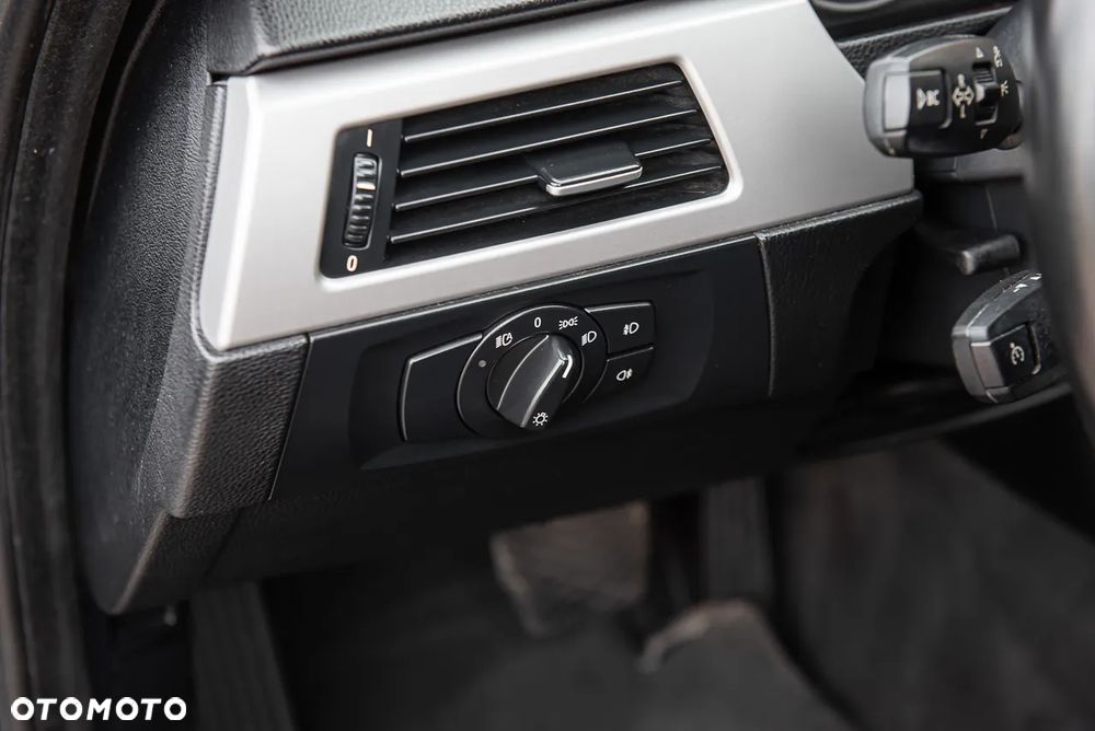 BMW Seria 3 330i - 16