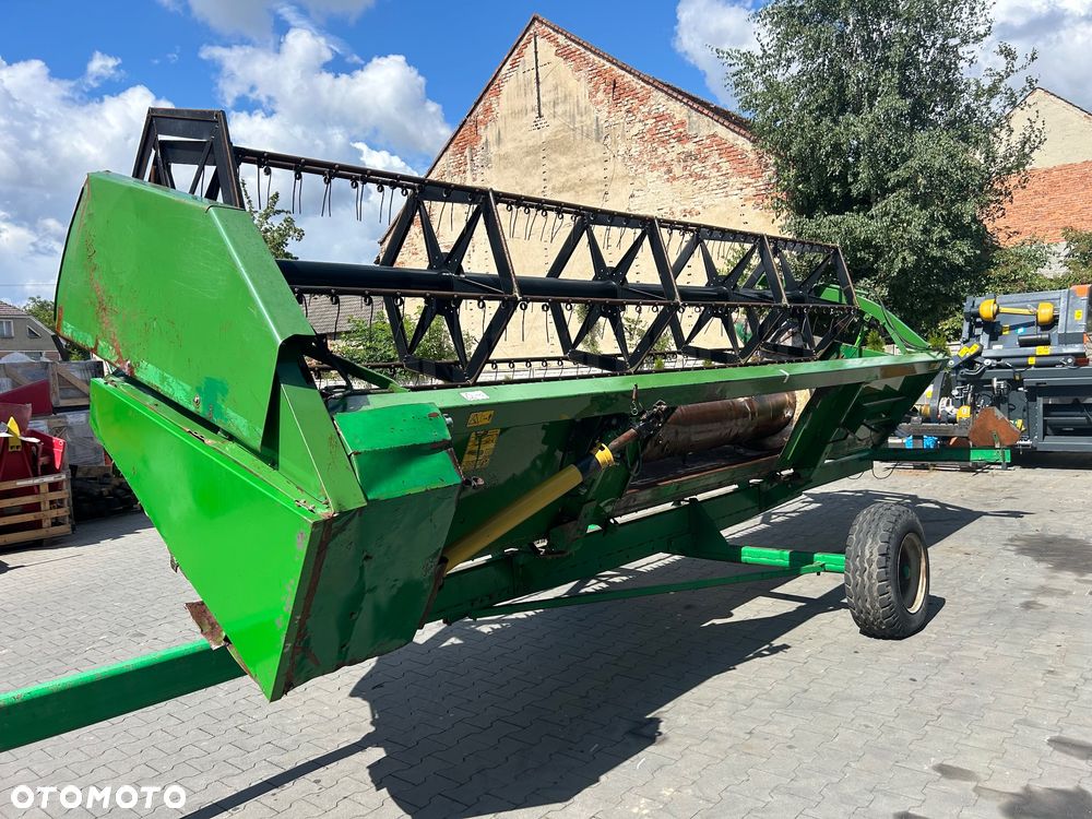 John Deere 818 - 1