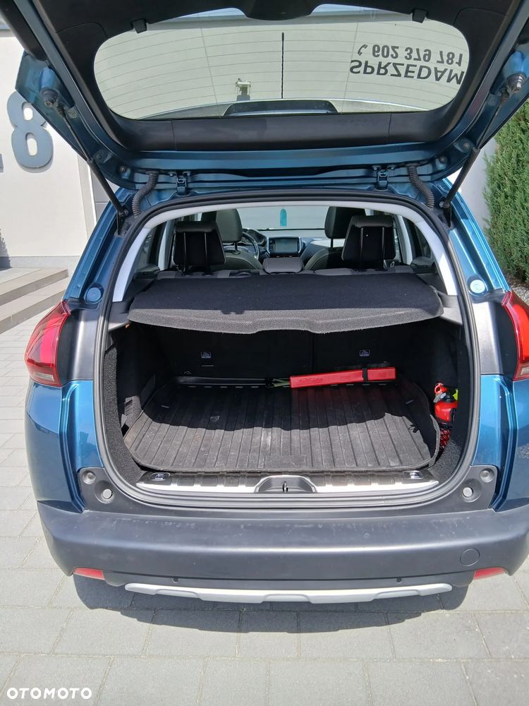 Peugeot 2008 1.2 Pure Tech Allure S&S - 12