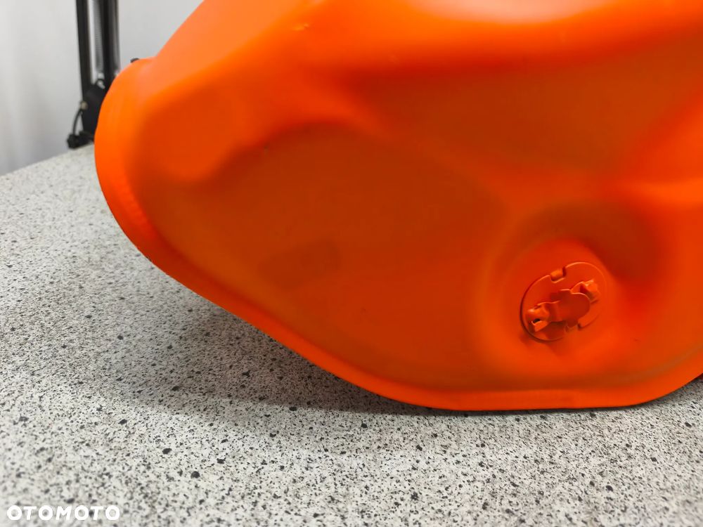 Bak, zbiornik paliwa KTM 390 Duke 24- - 5
