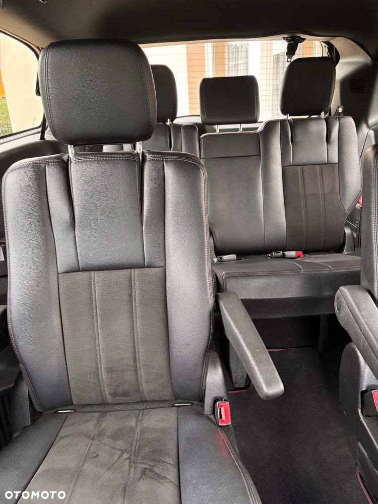 Dodge Grand Caravan 3.6 R/T - 33