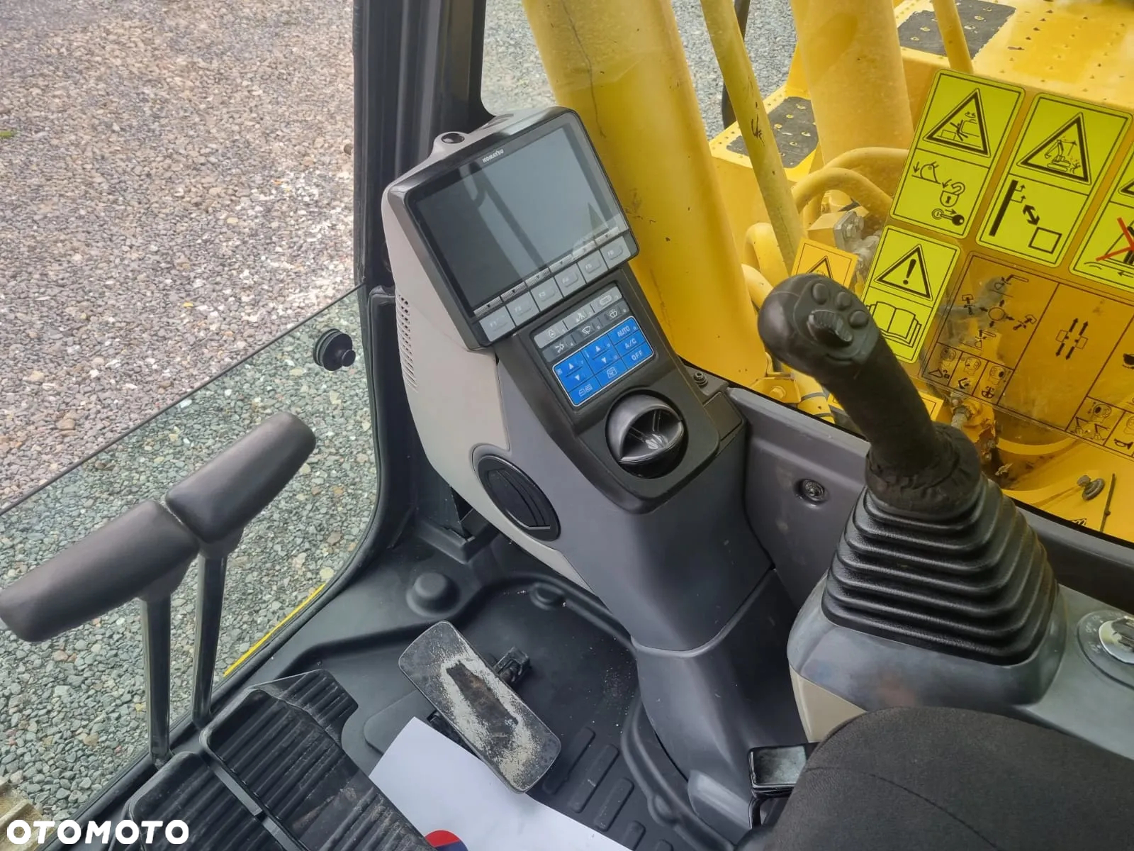 Komatsu PC 228 - 13
